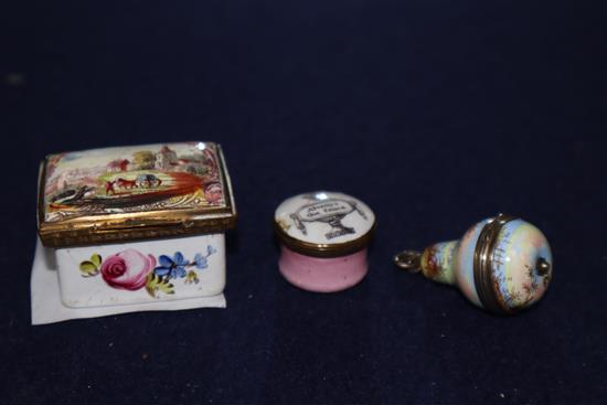 Two English early 19th century patch box and two pill boxes